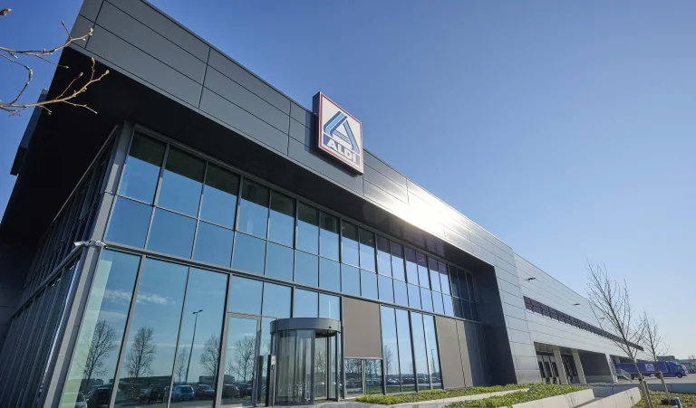 Dak- en gevelbeplating Aldi distributiecentrum Westpoort Groningen