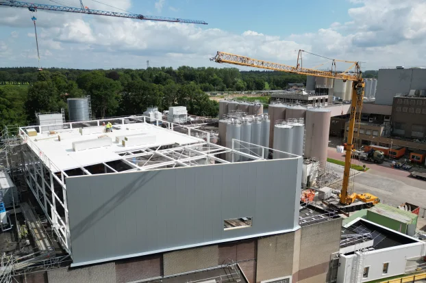 Dakbeplating_wandbeplating_Friesland_Campina_Lochem_Kamplacon