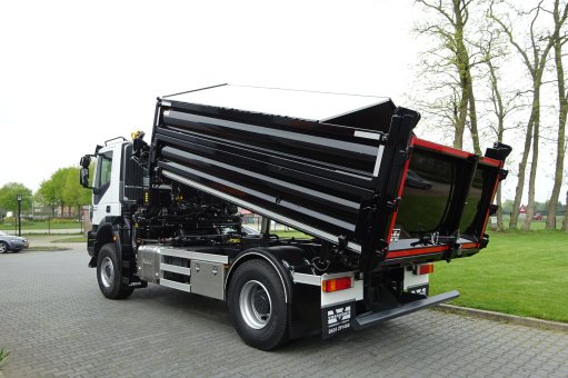 Two- and three-sided tippers
