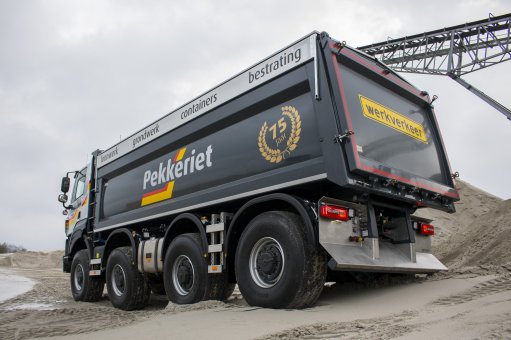Rearward and semitrailer tippers