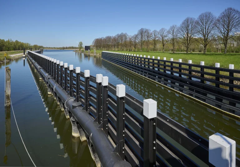 Remming- en geleidewerken Marksluis, Markkanaal