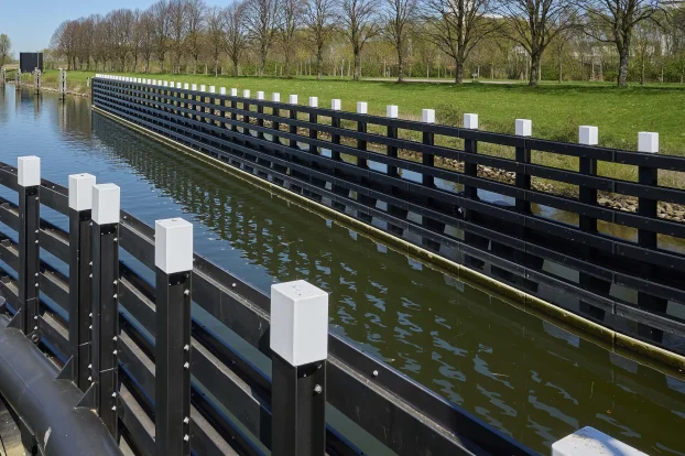 Remming- en geleidewerken Marksluis, Markkanaal
