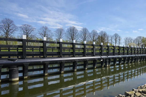 Remming- en geleidewerken Marksluis, Markkanaal