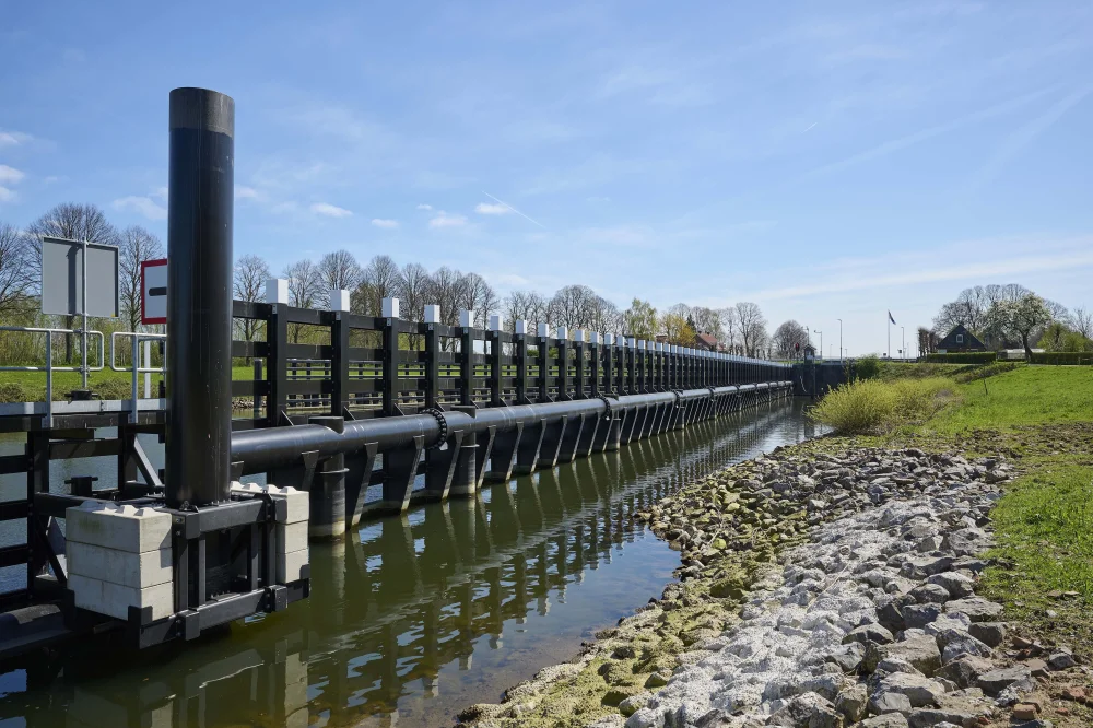 Remming- en geleidewerken Marksluis, Markkanaal