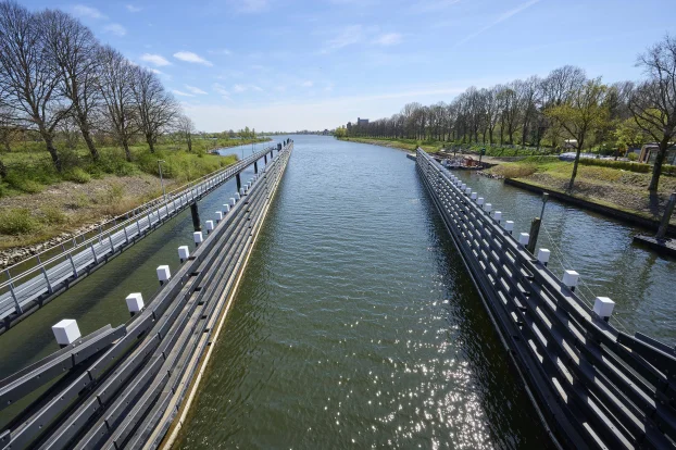Remming- en geleidewerken Marksluis, Markkanaal