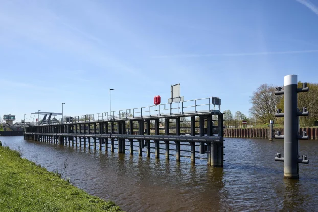 Remming- en geleidewerken Wilhelminasluis, Afgedamde Maas