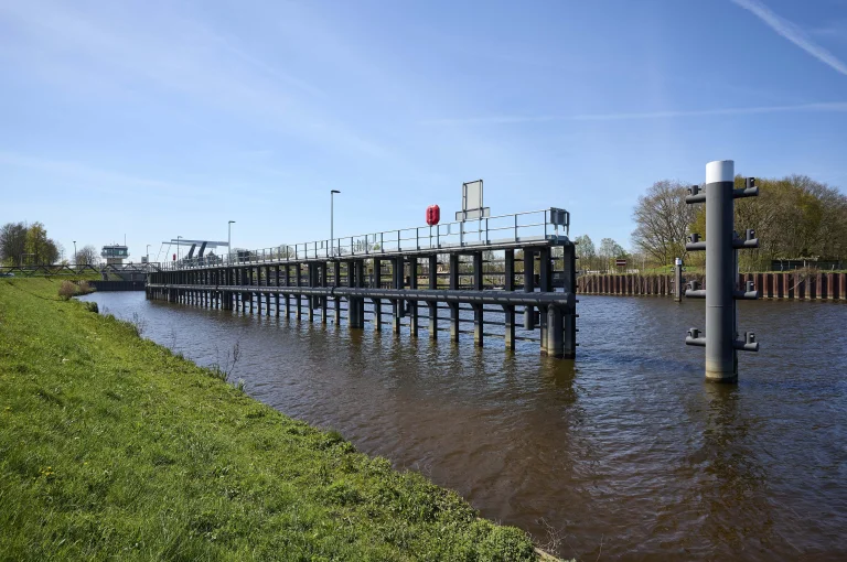 Remming- en geleidewerken Wilhelminasluis, Afgedamde Maas
