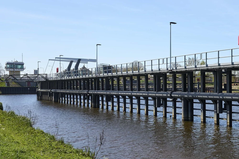Remming- en geleidewerken Wilhelminasluis, Afgedamde Maas
