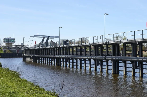 Remming- en geleidewerken Wilhelminasluis, Afgedamde Maas