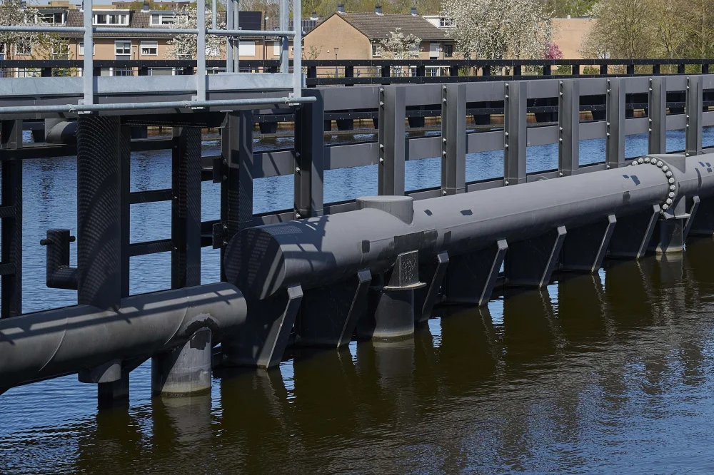 Remming- en geleidewerken Wilhelminasluis, Afgedamde Maas
