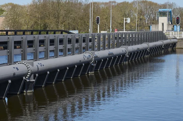 Remming- en geleidewerken Wilhelminasluis, Afgedamde Maas
